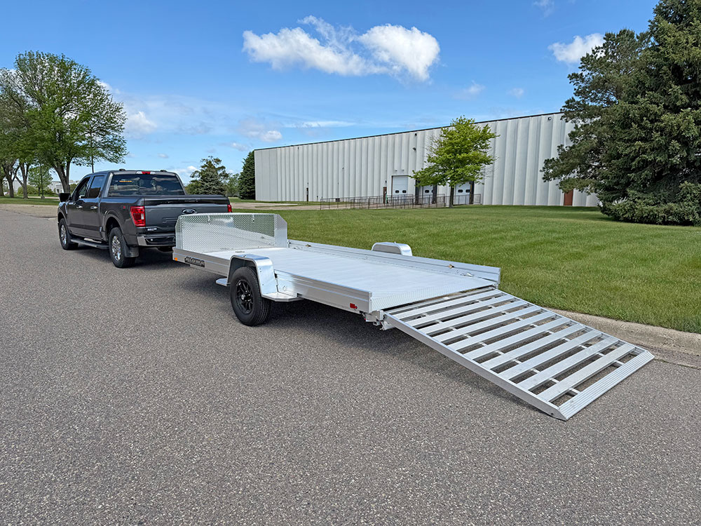 UTR14-Empty trailer ramp down rear angle